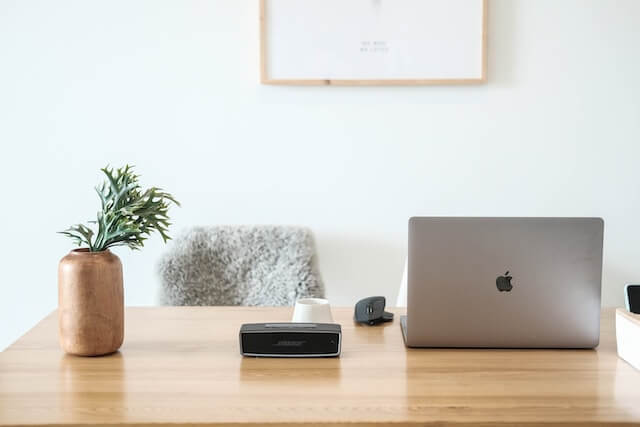 how to clean macbook speakers